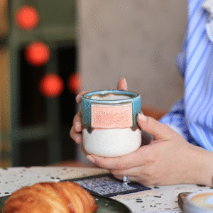 كوب "وضحكت لي شفقةٍ مثل الشفق.."